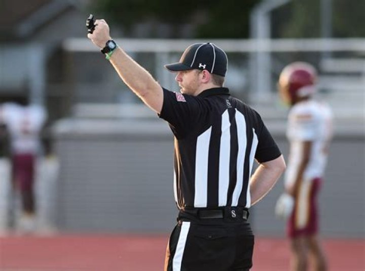 Are sports officials independent contractors?