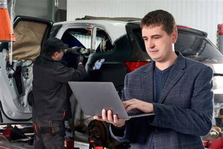 What is a body shop Manager?