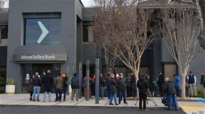 What time do banks close in Israel?